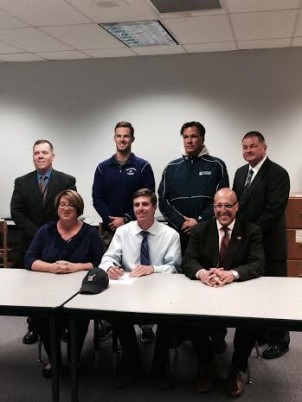 Frankie signs with Hobart.