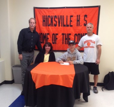 Hicksville MF-ATT Michael Osmundsen (Adelphi)